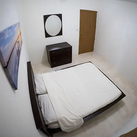 Apartment At Rose Court *